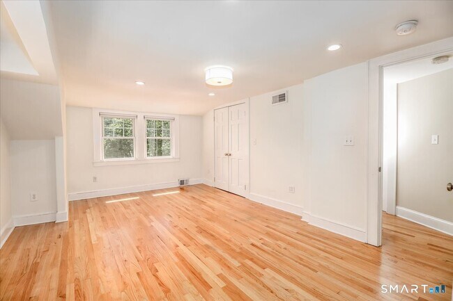 Building Photo - 25 Maplewood Ave