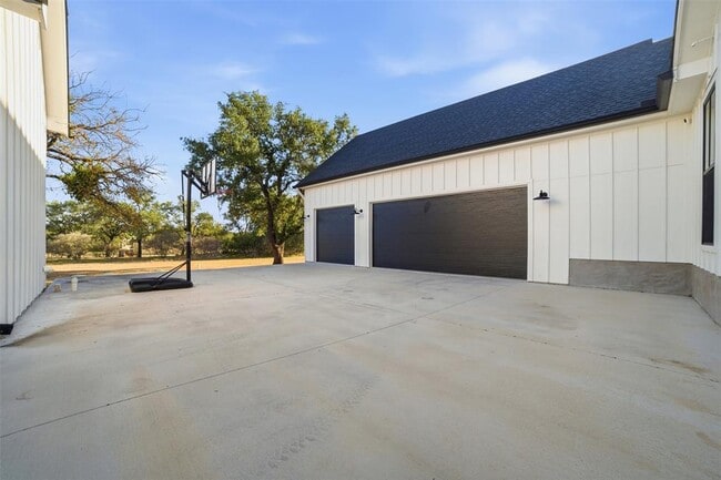 Building Photo - 23937 Oscar Rd