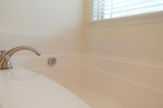 Building Photo - 176 Bur Oak Dr