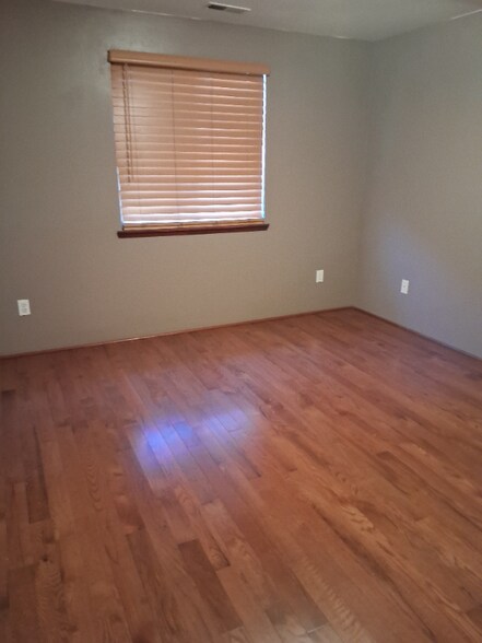 Building Photo - 1345 Beach Ave