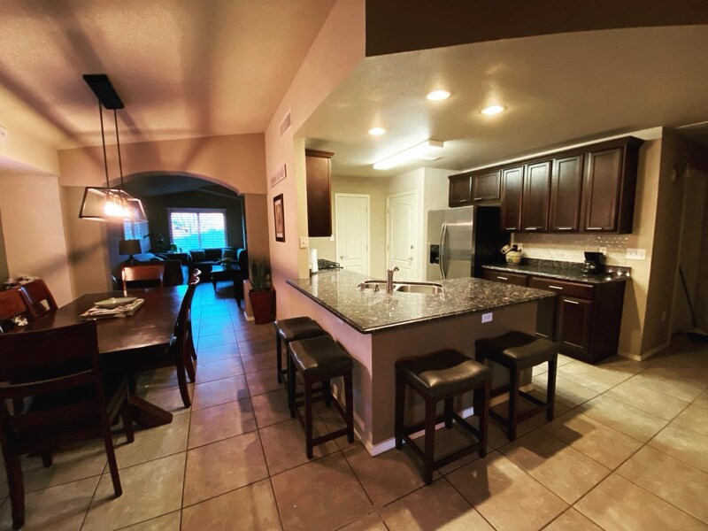 Building Photo - 10053 Paloma Dr