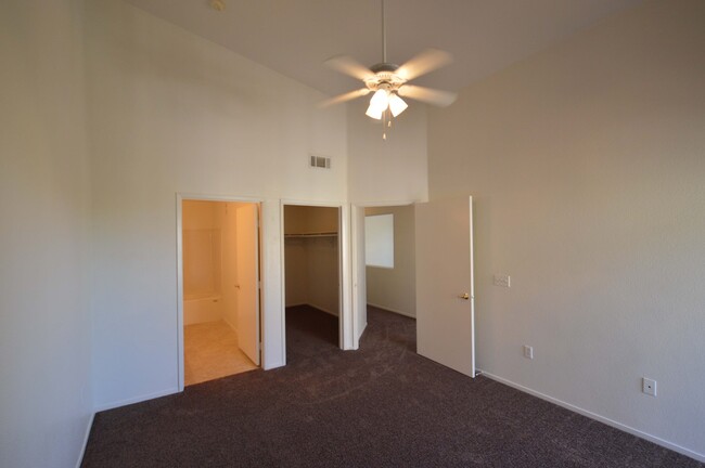 Building Photo - 2nd Floor Condo in a Gated Northeast Commu...