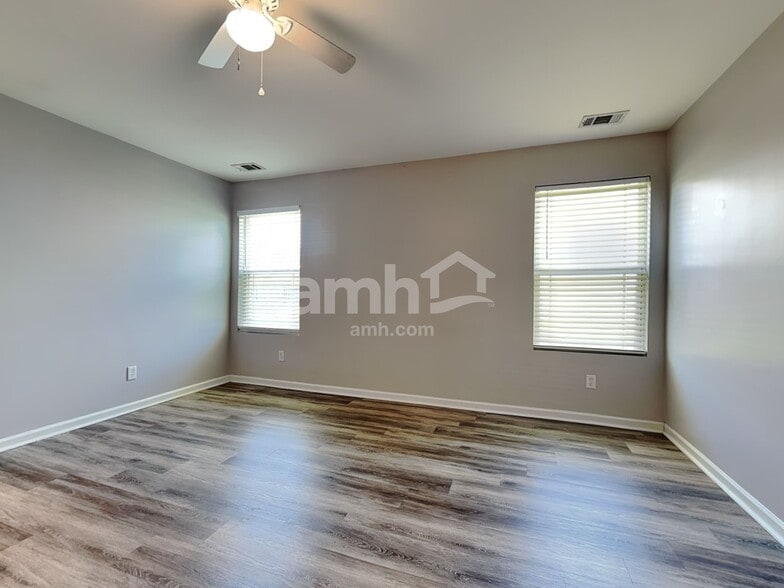 Building Photo - 422 Sea Breeze Dr