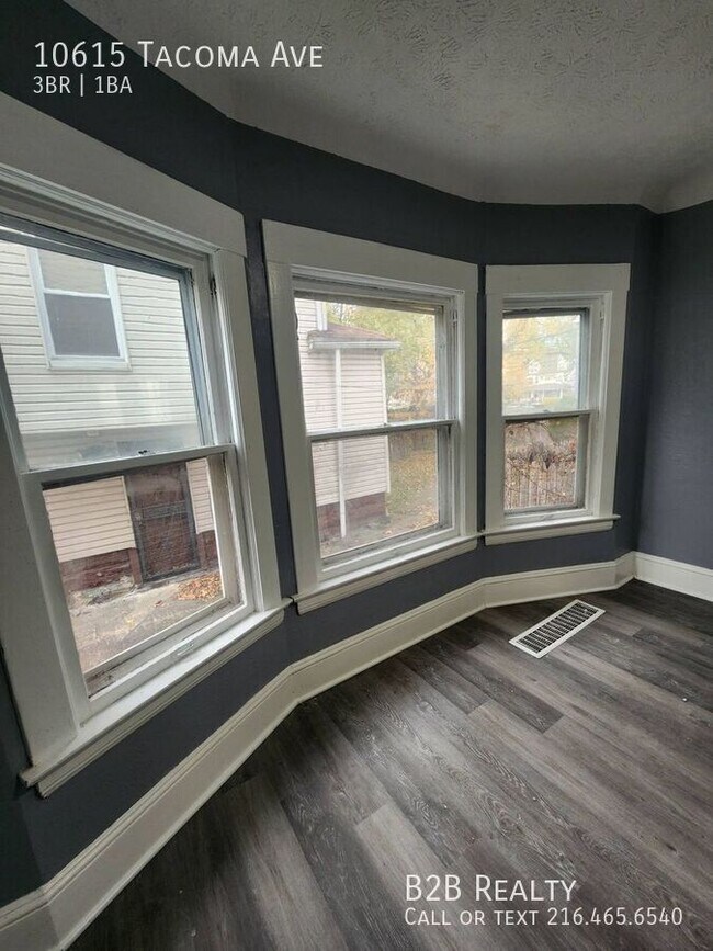 Building Photo - 10615 Tacoma Ave