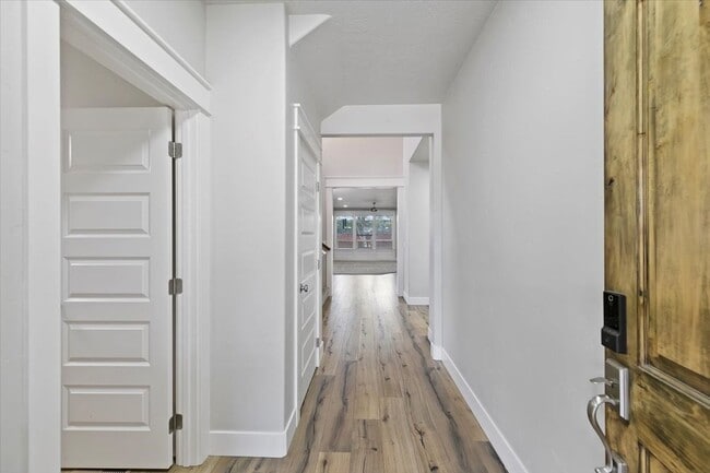 Building Photo - Stylish 4-Bed + Loft Just Minutes from The...