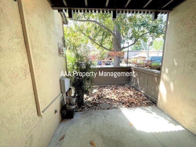 Building Photo - 1861 Olmo Way