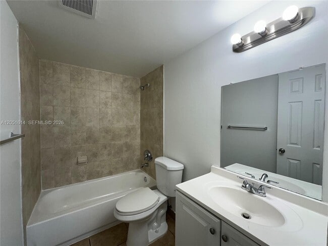 Building Photo - 1400 NE 56th St