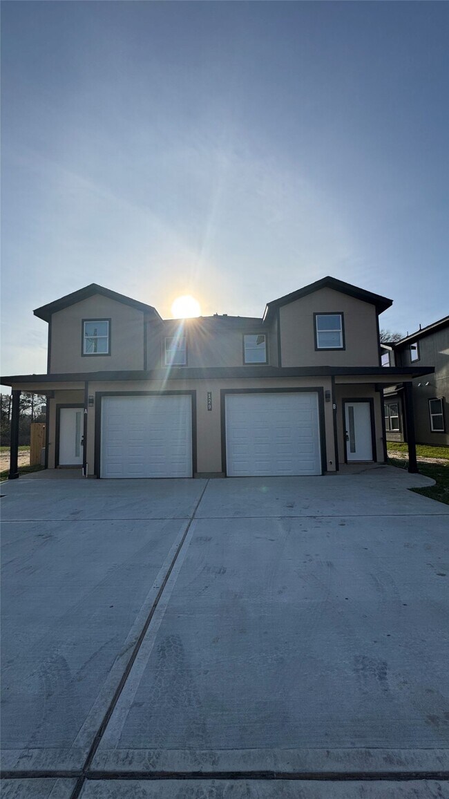 Building Photo - 121 S 10th St