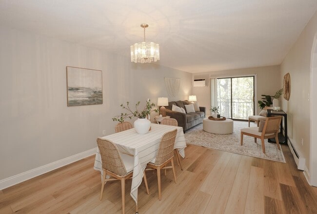 Building Photo - 19 Country Club Dr