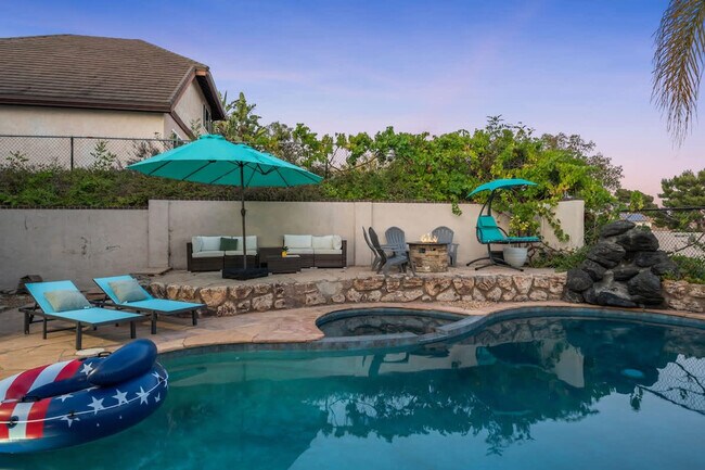 Building Photo - 9737 Benavente Pl