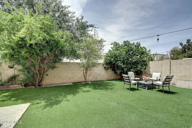 Building Photo - 1120 N Crosscreek Dr