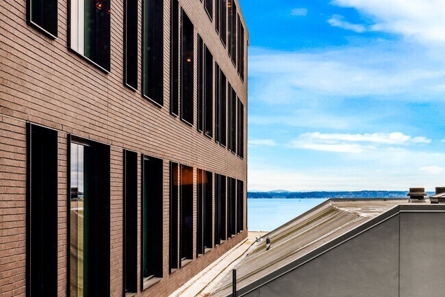 Building Photo - 97 S Jackson St