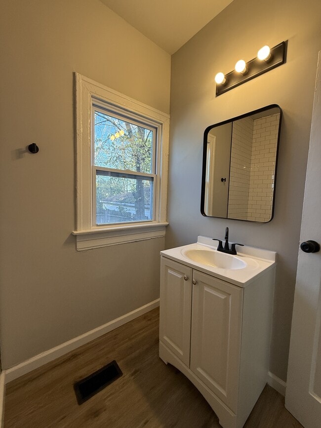 Building Photo - 39 S Quentin Ave