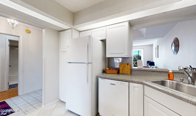 Building Photo - 3820 La Vista Cir