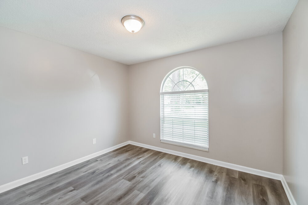 Building Photo - 465 Oldfield Dr