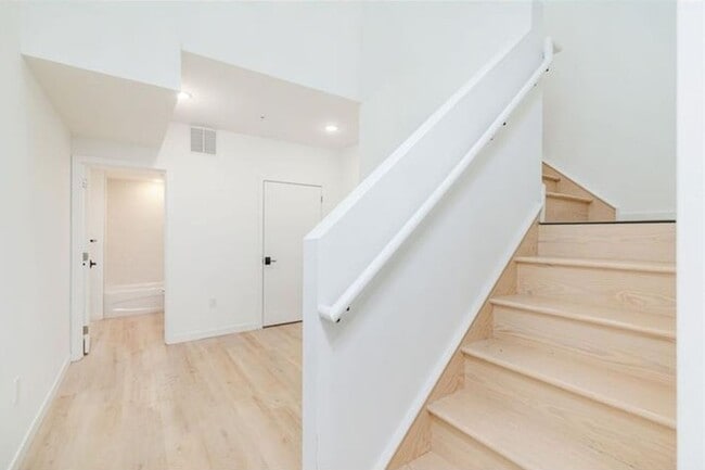 Building Photo - 2722 Hope St