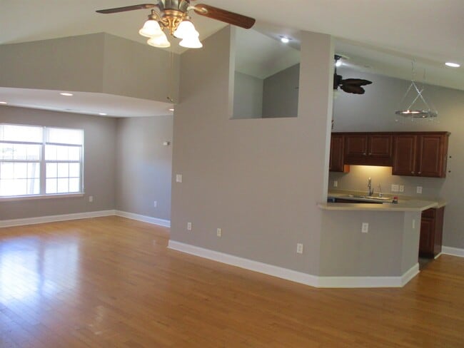 Building Photo - 2808 Blue Bell Ln