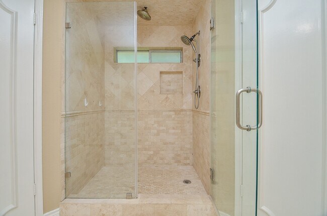 Building Photo - 2554 Hodges Bend Cir