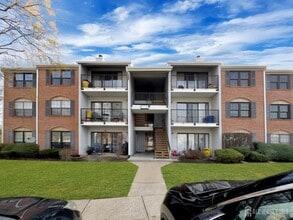 Building Photo - 479 Danbury Ln