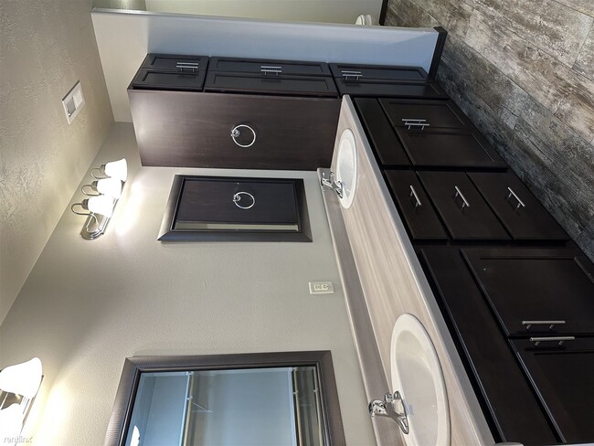 Building Photo - 3 br, 2 bath House - Southwoods Villas Sou...