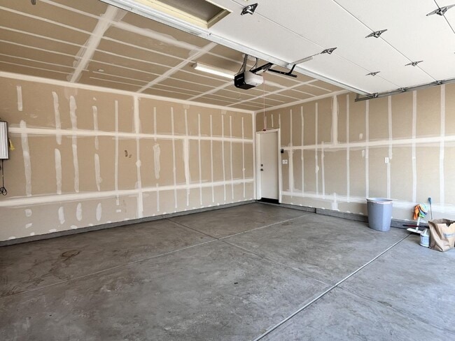 Building Photo - 537 Farmhouse Ln