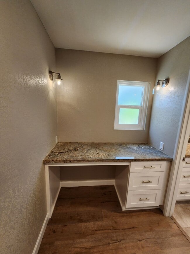 Building Photo - 16598 Bernardo Oaks Dr