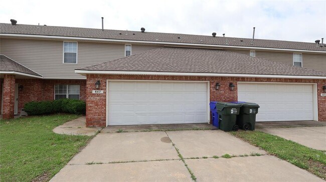 Building Photo - 847 Rambling Oaks Dr