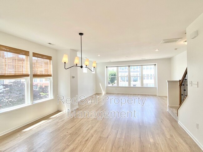 Building Photo - 1575 Green Hill St