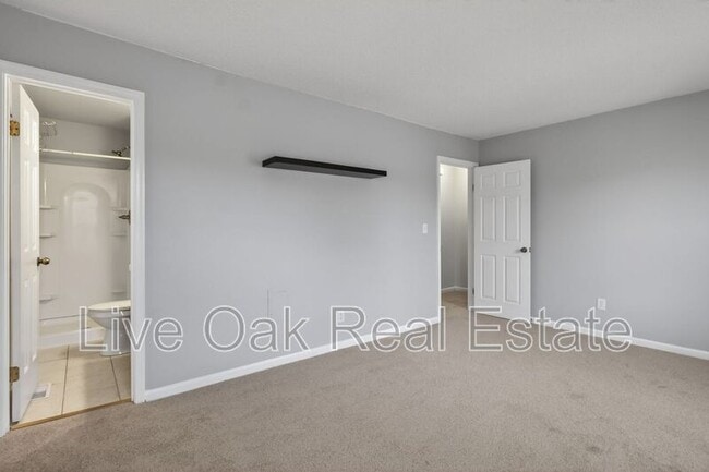 Building Photo - 304 Falling Ln