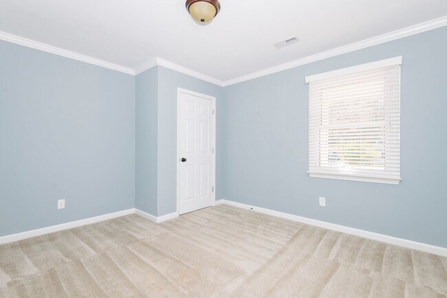 Building Photo - 3 Bedroom Ranch Style Home Just Minutes From Downtown Raleigh!