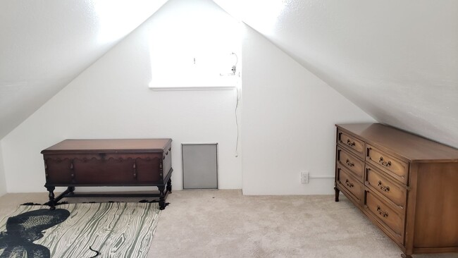 Building Photo - Fully furnished newly remodelled 1 bedroom...