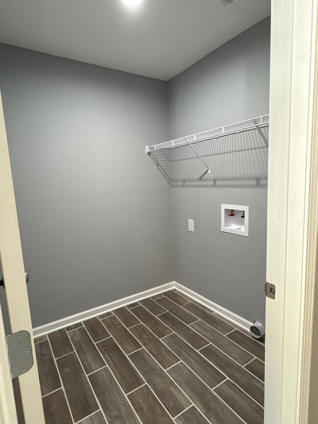 Building Photo - 411-411 W Waggoner St