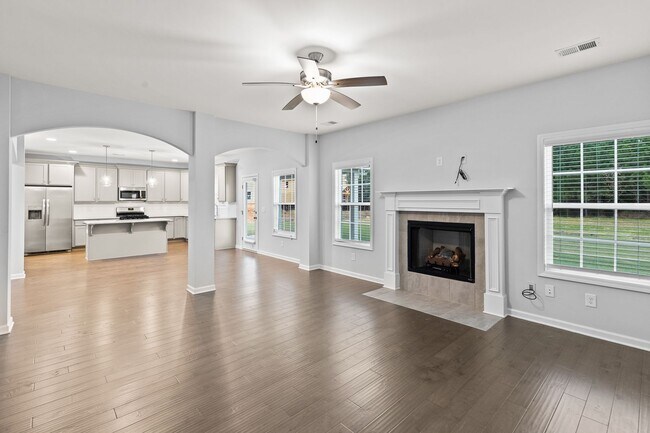 Building Photo - Wyndham Village For Rent!