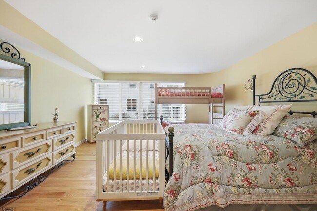 Building Photo - 119 S 11th Ave