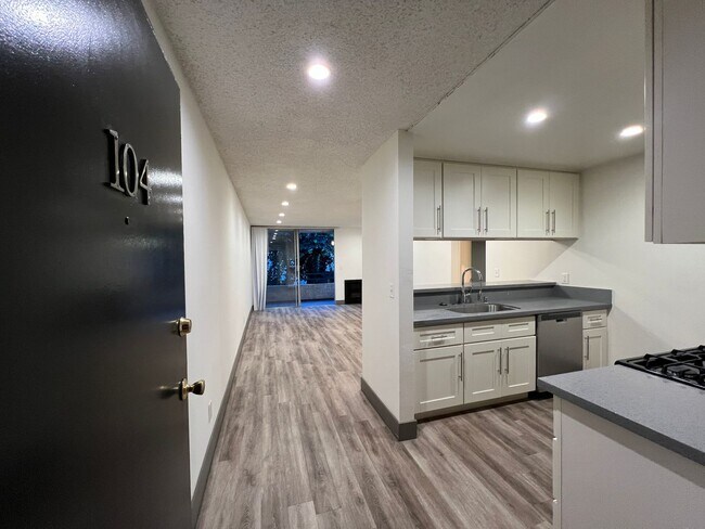 Interior Photo - can371