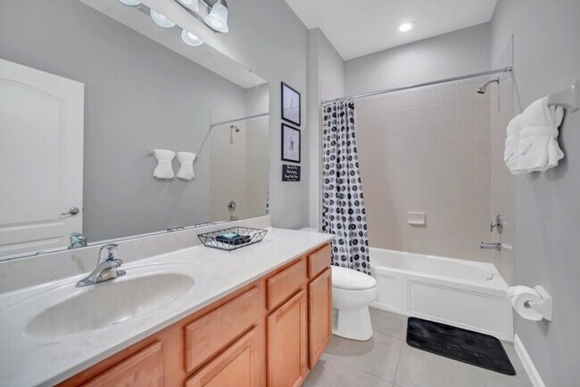 Building Photo - 4168 Oak Tree Dr