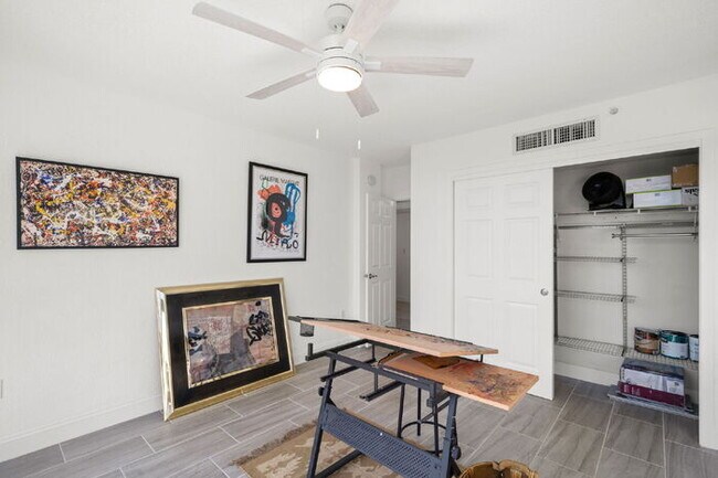 Building Photo - Charming 2-Bedroom, 1-Bathroom Fully Furnished Condo in the Heart of Downtown St. Petersburg!
