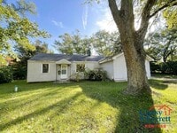 Building Photo - 4 Bedroom Rural Ranch