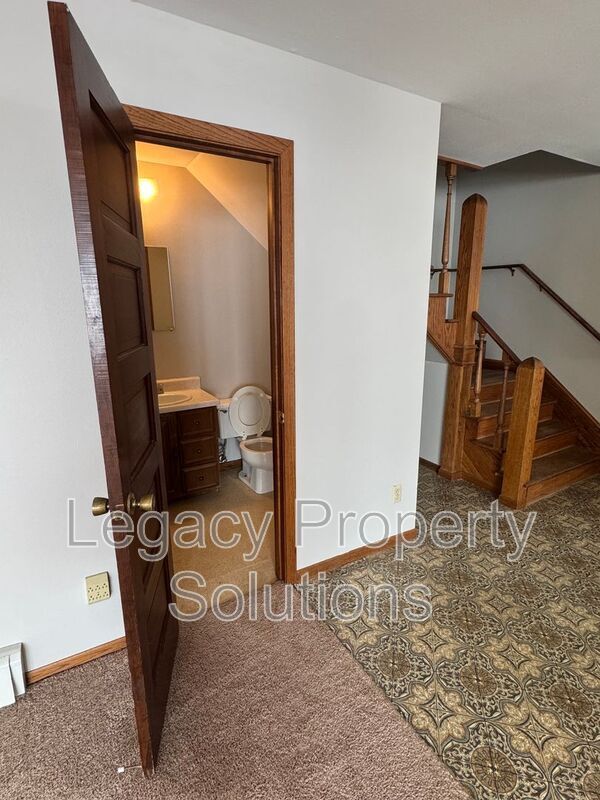 Building Photo - 408 2nd Ave NE