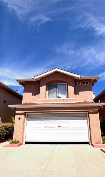 Building Photo - 547 Hart Dr