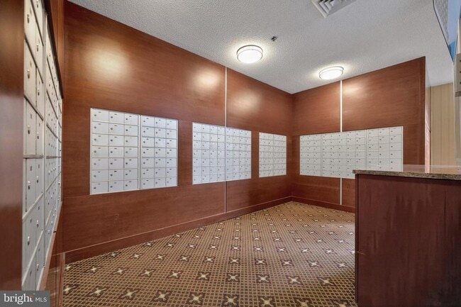 Building Photo - 3709 S George Mason Dr