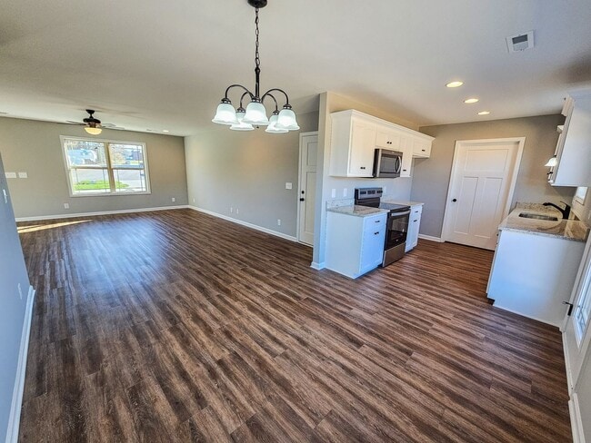 Building Photo - 1525 Green Ln