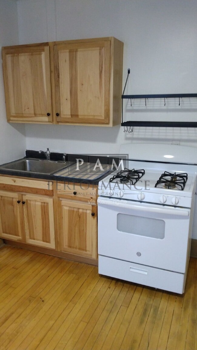 Building Photo - 902 E Chambers St