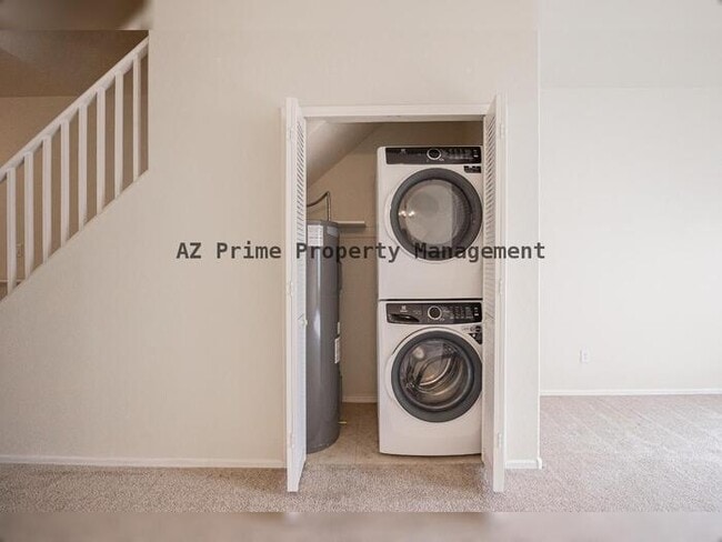 Building Photo - 1961 N Hartford St