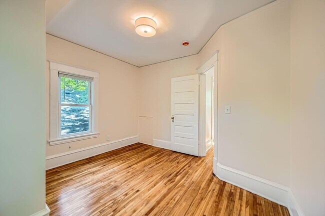 Building Photo - 3014 N Humboldt Ave