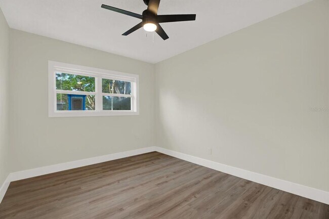 Building Photo - 1352 Parkwood St