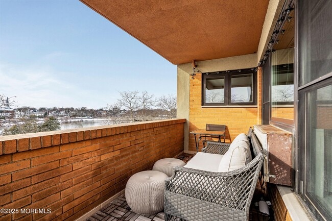 Building Photo - 321 Sunset Ave