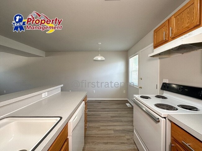 Building Photo - 2057 N Woodford Ave