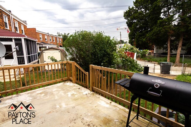 Building Photo - Spacious Single Family home with Huge Back...