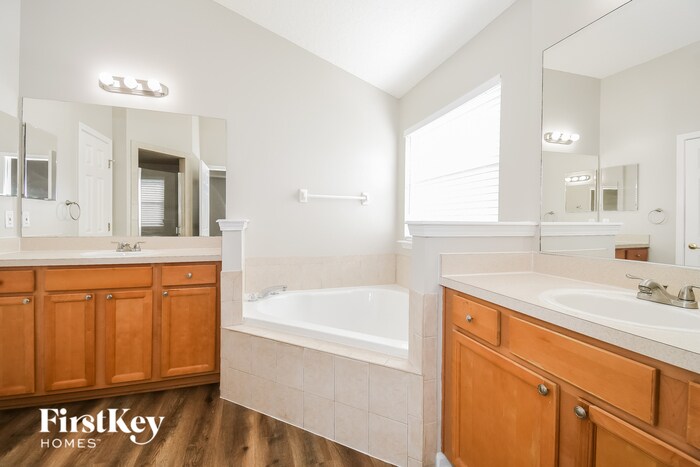 Building Photo - 2684 Creek Ridge Dr